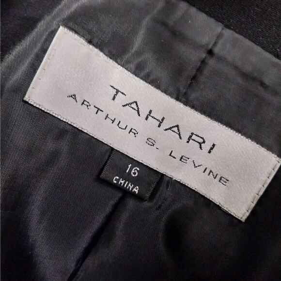 TAHARI! IMPECCABLY TAILORED BLACK 3 BUTTON FRONT JACKET, BLAZER! SZ 16 - Picture 6 of 7